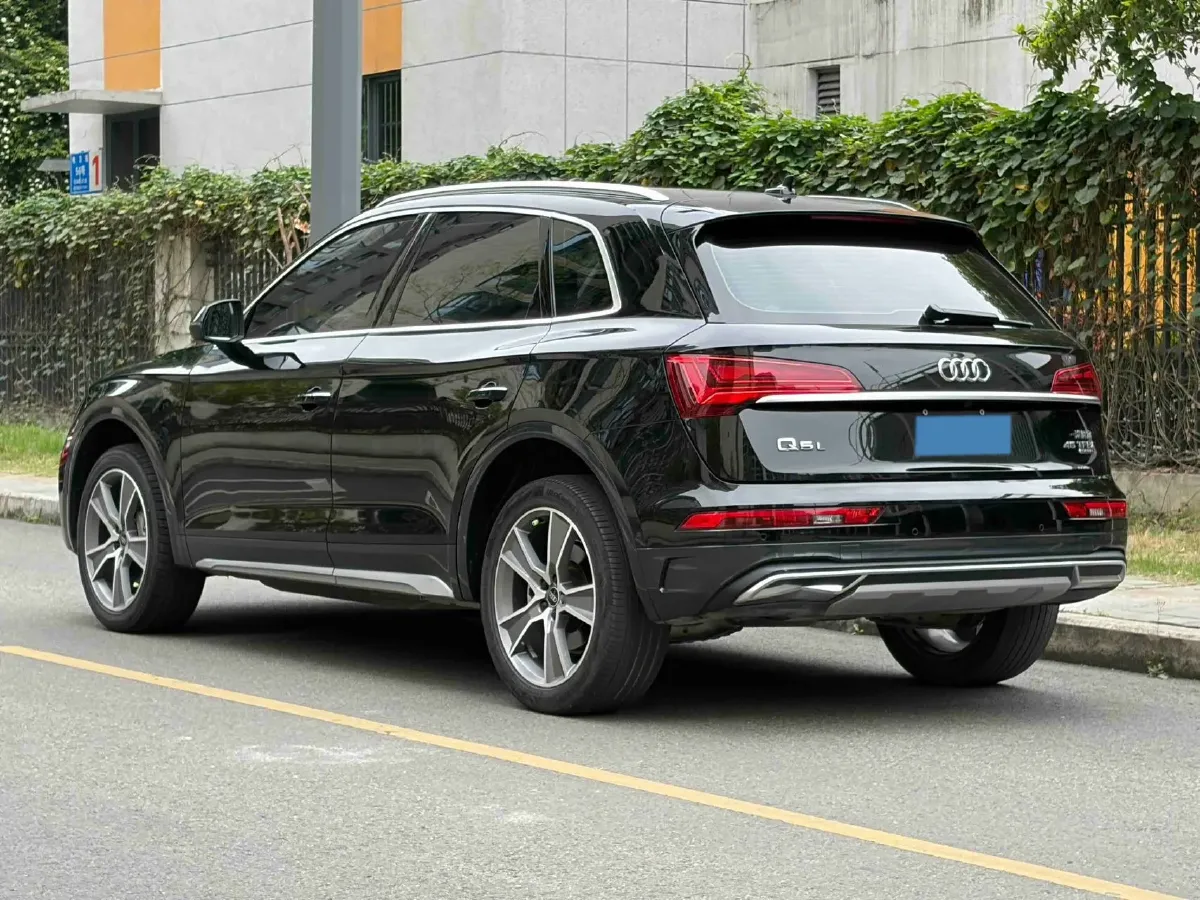 2022 Audi Q5L 2.0T 252HP L4 7DCT,autocango,china used car exporter,china ev exporter,chinese used car exporter,chinese used ev exporter