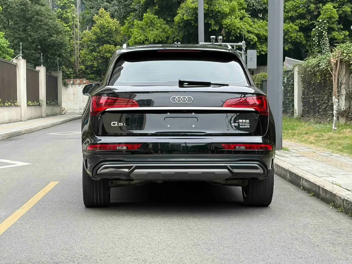 2022 Audi Q5L 2.0T 252HP L4 7DCT,autocango,china used car exporter,china ev exporter,chinese used car exporter,chinese used ev exporter