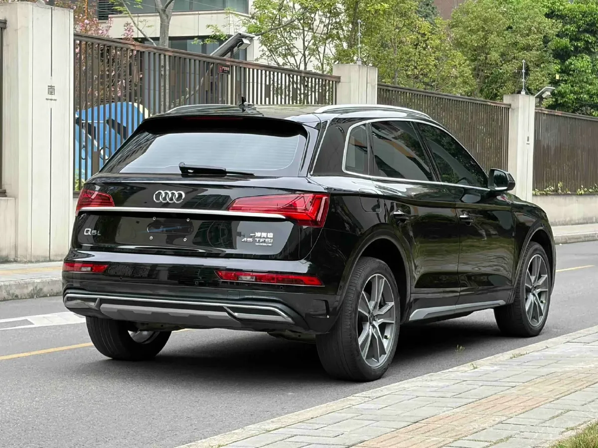 2022 Audi Q5L 2.0T 252HP L4 7DCT,autocango,china used car exporter,china ev exporter,chinese used car exporter,chinese used ev exporter