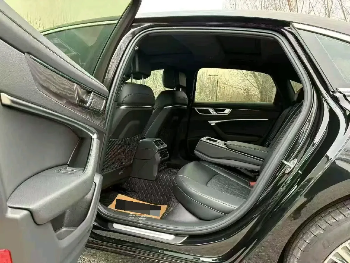 2025 Audi A6L 2.0T 245HP L4 7DCT,autocango,china used car exporter,china ev exporter,chinese used car exporter,chinese used ev exporter