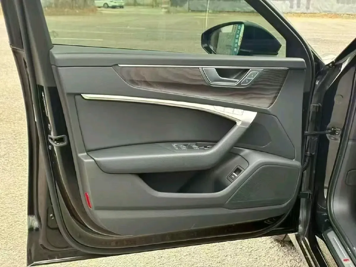 2025 Audi A6L 2.0T 245HP L4 7DCT,autocango,china used car exporter,china ev exporter,chinese used car exporter,chinese used ev exporter