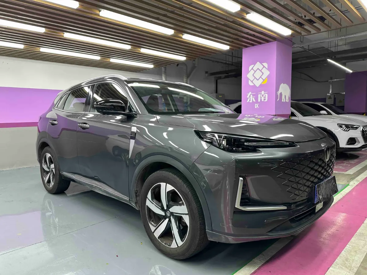 2022 ChangAn UNI-V 1.5T 188HP L4 7DCT,autocango,china used car exporter,china ev exporter,chinese used car exporter,chinese used ev exporter
