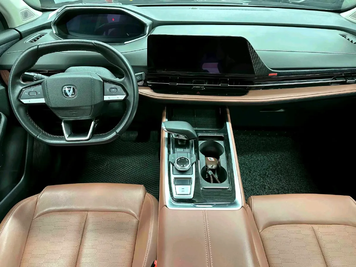 2022 ChangAn UNI-V 1.5T 188HP L4 7DCT,autocango,china used car exporter,china ev exporter,chinese used car exporter,chinese used ev exporter