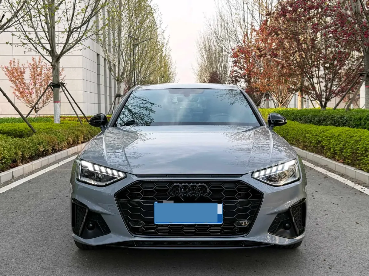 2025 Audi A4L 2.0T 190HP L4 7DCT,autocango,china used car exporter,china ev exporter,chinese used car exporter,chinese used ev exporter