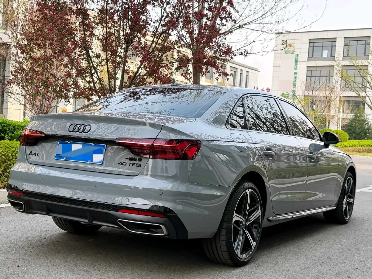 2025 Audi A4L 2.0T 190HP L4 7DCT,autocango,china used car exporter,china ev exporter,chinese used car exporter,chinese used ev exporter