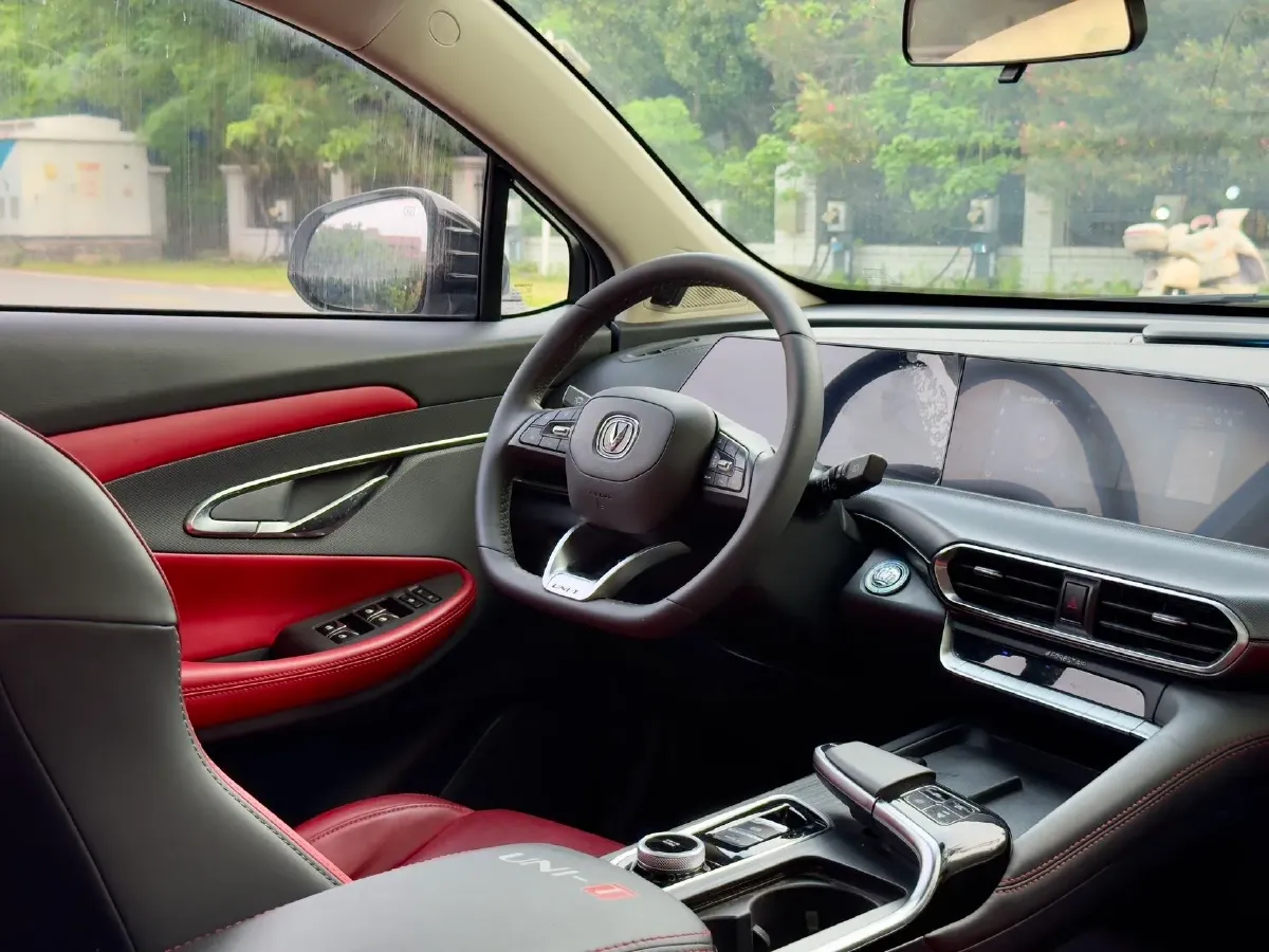 2020 ChangAn UNI-T 1.5T 180HP L4 7DCT,autocango,china used car exporter,china ev exporter,chinese used car exporter,chinese used ev exporter