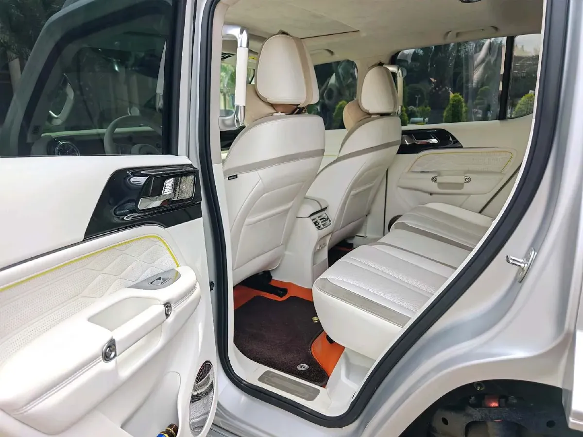 2021 Cyberspace 300 2.0T 227HP L4 8AT,autocango,china used car exporter,china ev exporter,chinese used car exporter,chinese used ev exporter