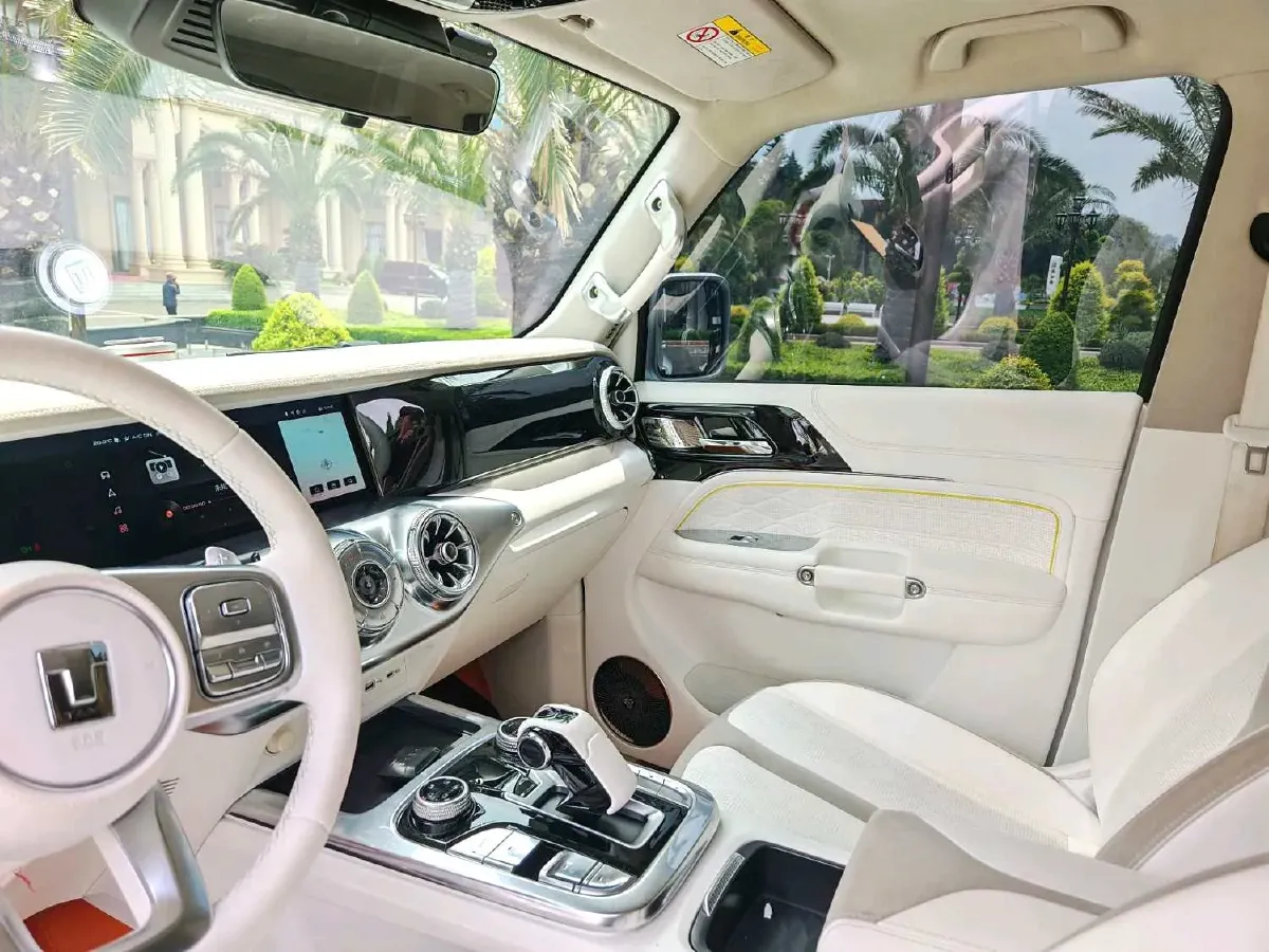 2021 Cyberspace 300 2.0T 227HP L4 8AT,autocango,china used car exporter,china ev exporter,chinese used car exporter,chinese used ev exporter