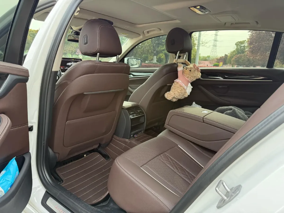 2022 BMW 5 Series 2.0T 184HP L4 8AT,autocango,china used car exporter,china ev exporter,chinese used car exporter,chinese used ev exporter