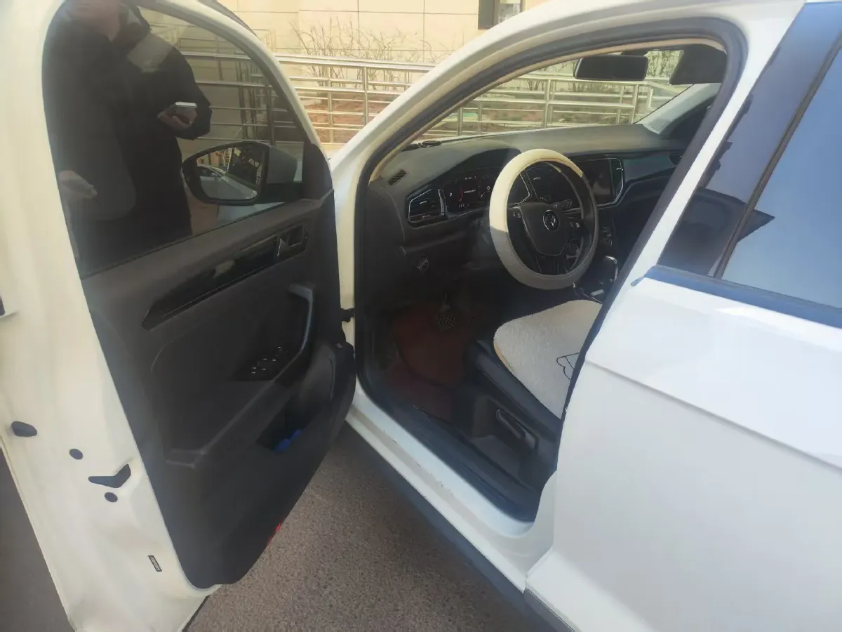 2021 Volkswagen T-Roc 1.4T 150HP L4 7DCT,autocango,china used car exporter,china ev exporter,chinese used car exporter,chinese used ev exporter