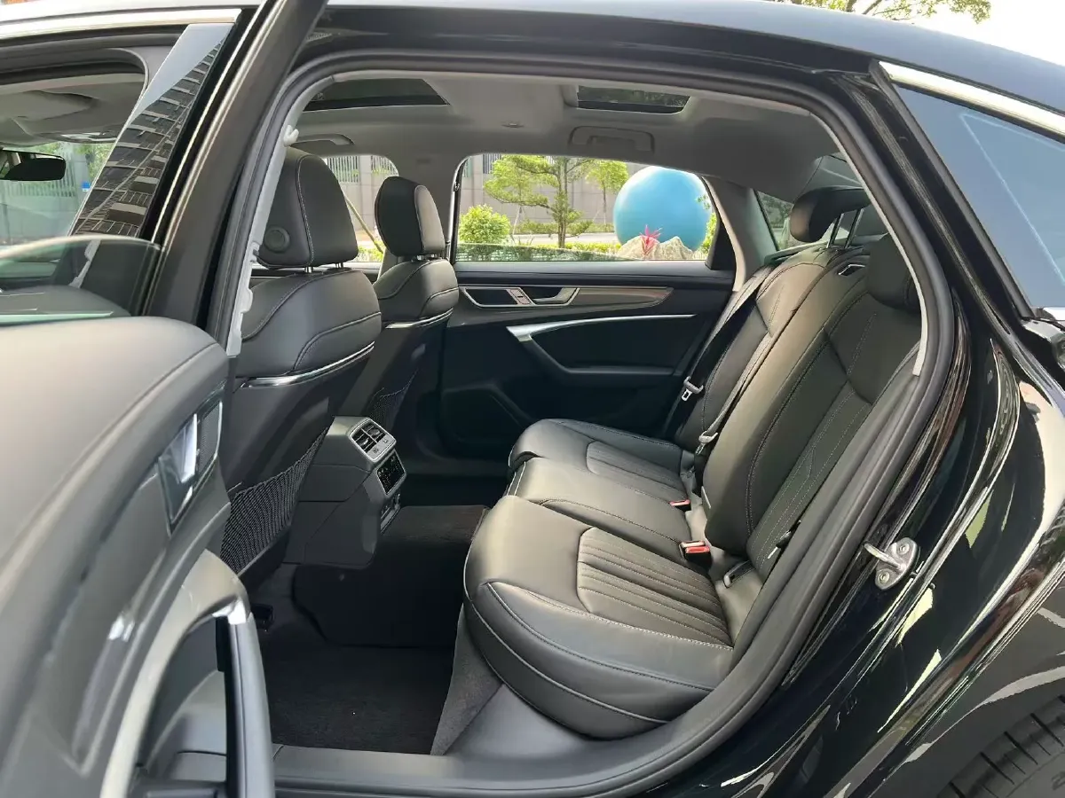 2023 Audi A6L 2.0T 245HP L4 7DCT,autocango,china used car exporter,china ev exporter,chinese used car exporter,chinese used ev exporter