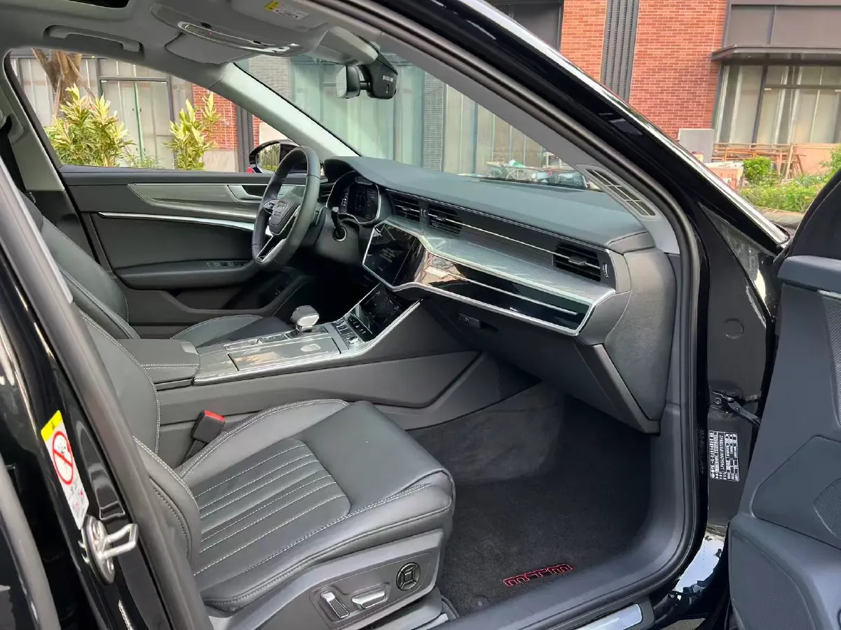 2023 Audi A6L 2.0T 245HP L4 7DCT,autocango,china used car exporter,china ev exporter,chinese used car exporter,chinese used ev exporter