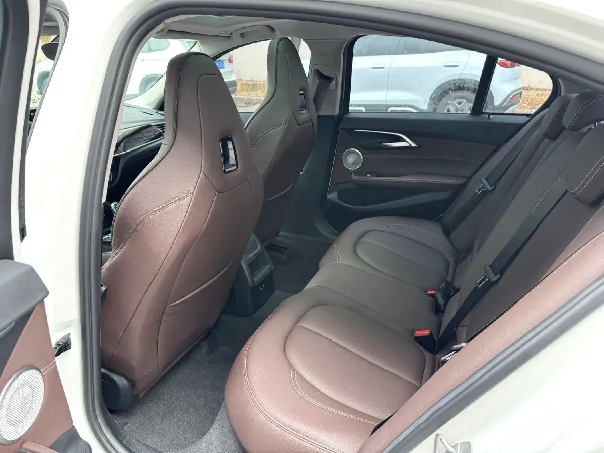 2023 BMW 1 Series 2.0T 178HP L4 7DCT,autocango,china used car exporter,china ev exporter,chinese used car exporter,chinese used ev exporter