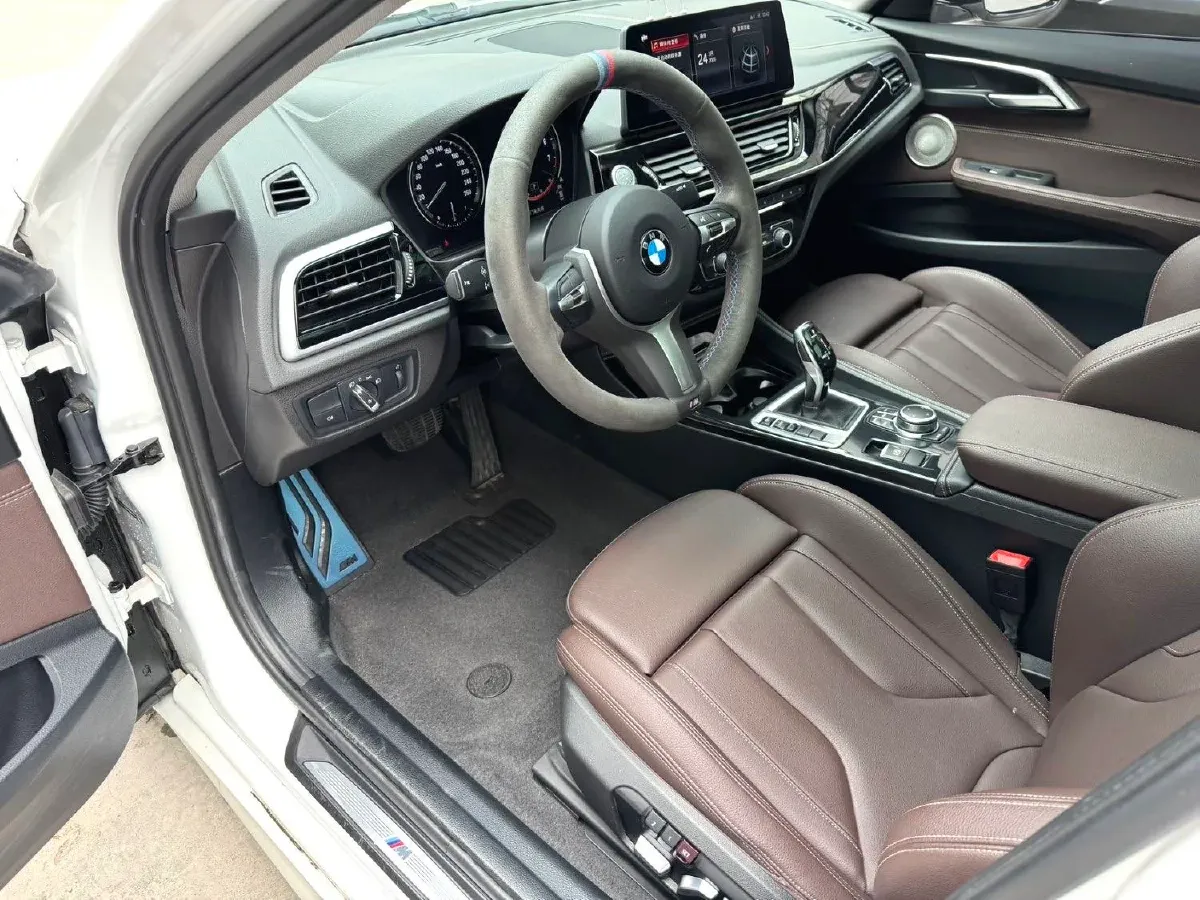 2023 BMW 1 Series 2.0T 178HP L4 7DCT,autocango,china used car exporter,china ev exporter,chinese used car exporter,chinese used ev exporter