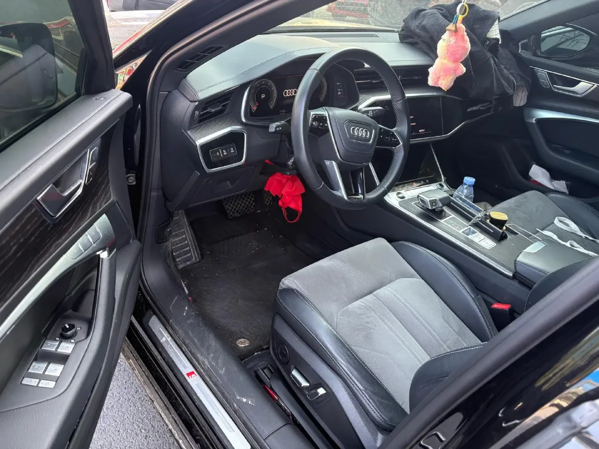 2024 Audi A6L 2.0T 245HP L4 7DCT,autocango,china used car exporter,china ev exporter,chinese used car exporter,chinese used ev exporter