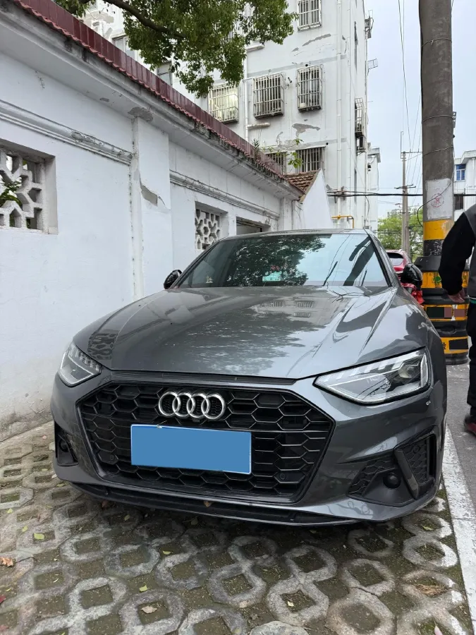 2022 Audi A4L 2.0T 190HP L4 7DCT,autocango,china used car exporter,china ev exporter,chinese used car exporter,chinese used ev exporter