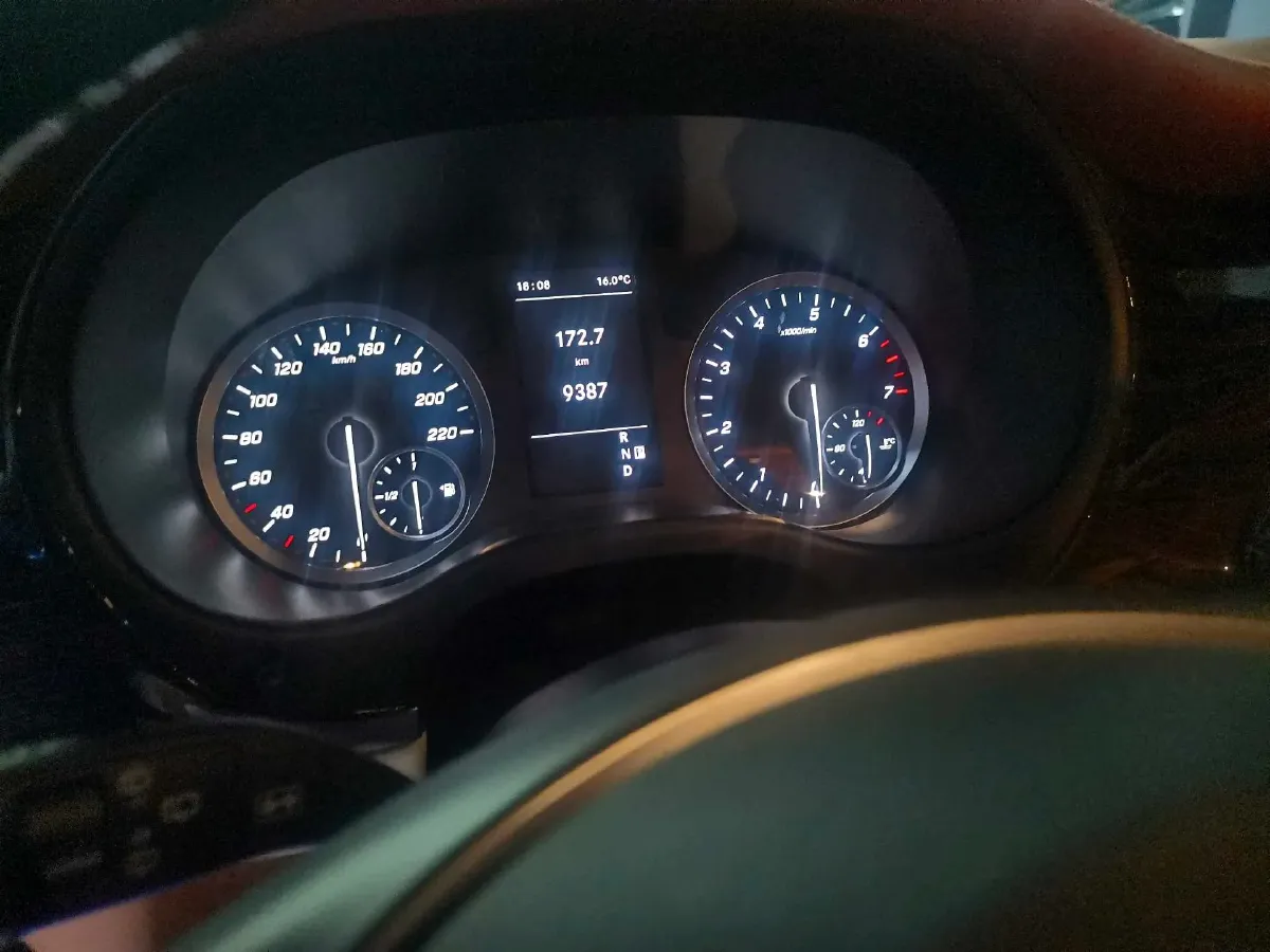 2023 Mercedes-Benz Vito 2.0T 211HP L4 9AT,autocango,china used car exporter,china ev exporter,chinese used car exporter,chinese used ev exporter