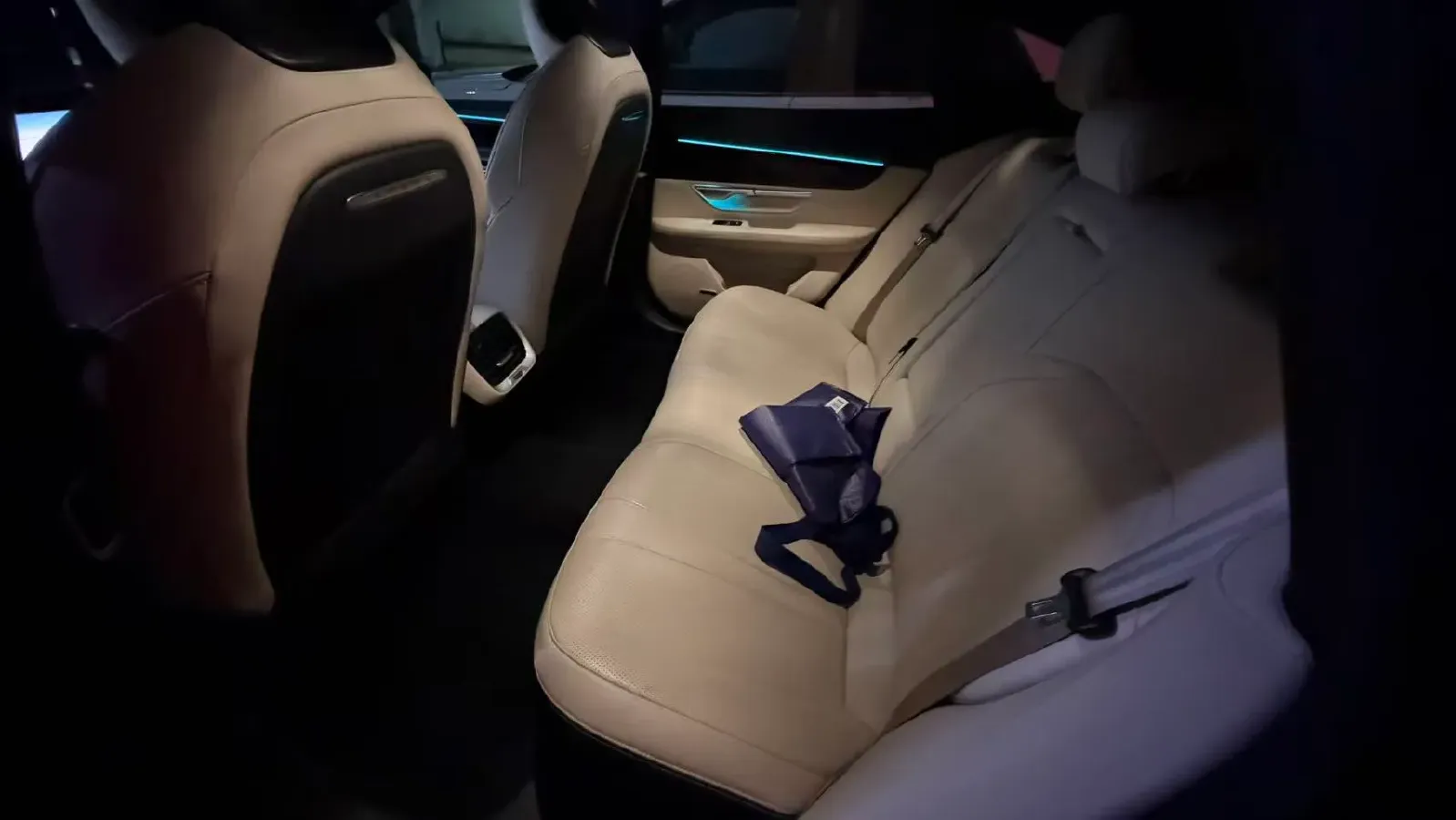 2021 Xpeng P7 BEV 60.2KWH,autocango,china used car exporter,china ev exporter,chinese used car exporter,chinese used ev exporter