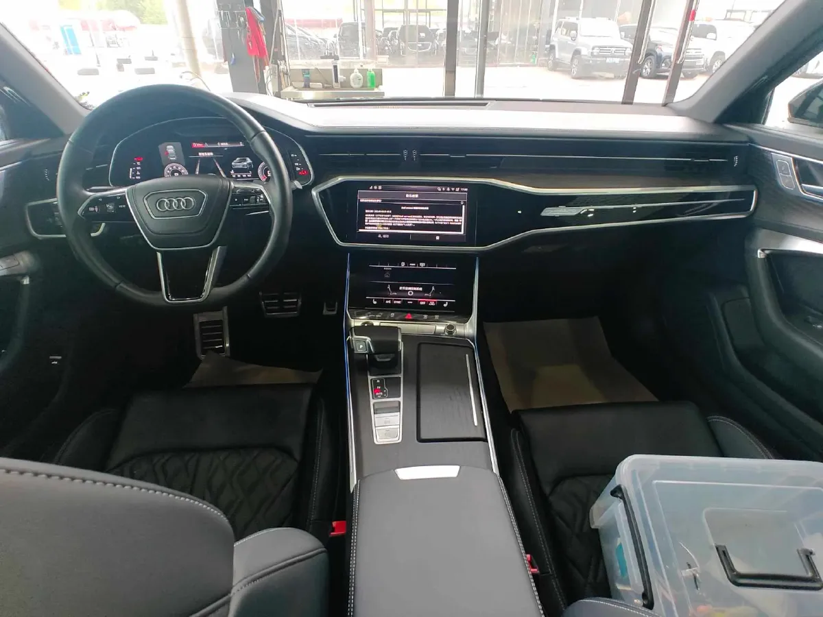 2025 Audi A6L 2.0T 245HP L4 7DCT,autocango,china used car exporter,china ev exporter,chinese used car exporter,chinese used ev exporter
