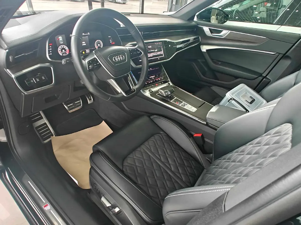 2025 Audi A6L 2.0T 245HP L4 7DCT,autocango,china used car exporter,china ev exporter,chinese used car exporter,chinese used ev exporter