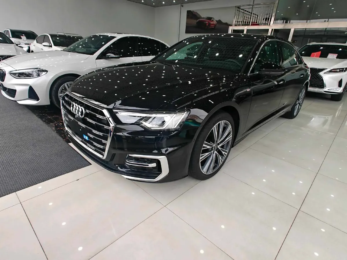 2025 Audi A6L 2.0T 245HP L4 7DCT,autocango,china used car exporter,china ev exporter,chinese used car exporter,chinese used ev exporter