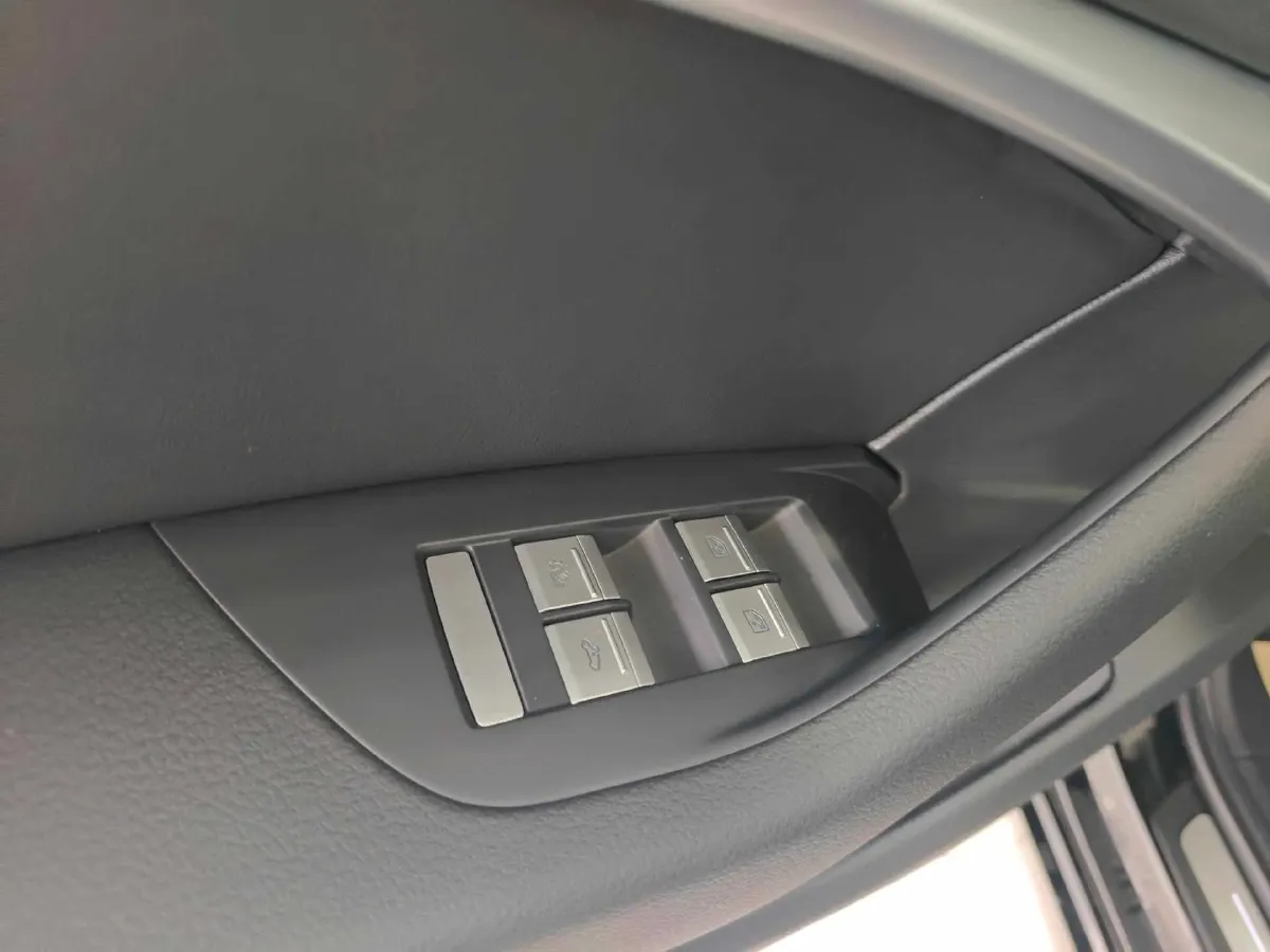 2025 Audi A6L 2.0T 245HP L4 7DCT,autocango,china used car exporter,china ev exporter,chinese used car exporter,chinese used ev exporter