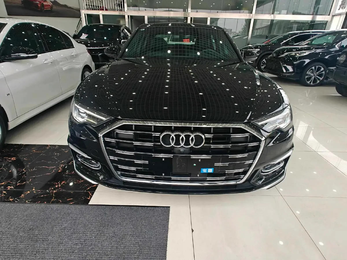 2025 Audi A6L 2.0T 245HP L4 7DCT,autocango,china used car exporter,china ev exporter,chinese used car exporter,chinese used ev exporter