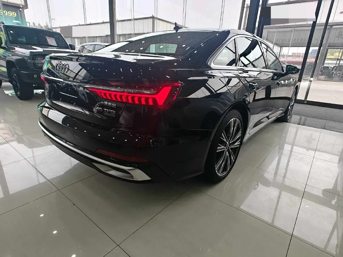 2025 Audi A6L 2.0T 245HP L4 7DCT,autocango,china used car exporter,china ev exporter,chinese used car exporter,chinese used ev exporter