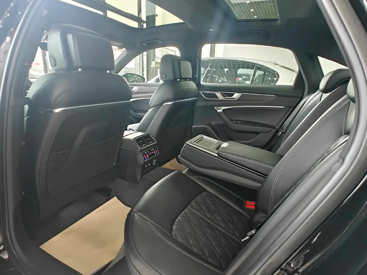 2025 Audi A6L 2.0T 245HP L4 7DCT,autocango,china used car exporter,china ev exporter,chinese used car exporter,chinese used ev exporter