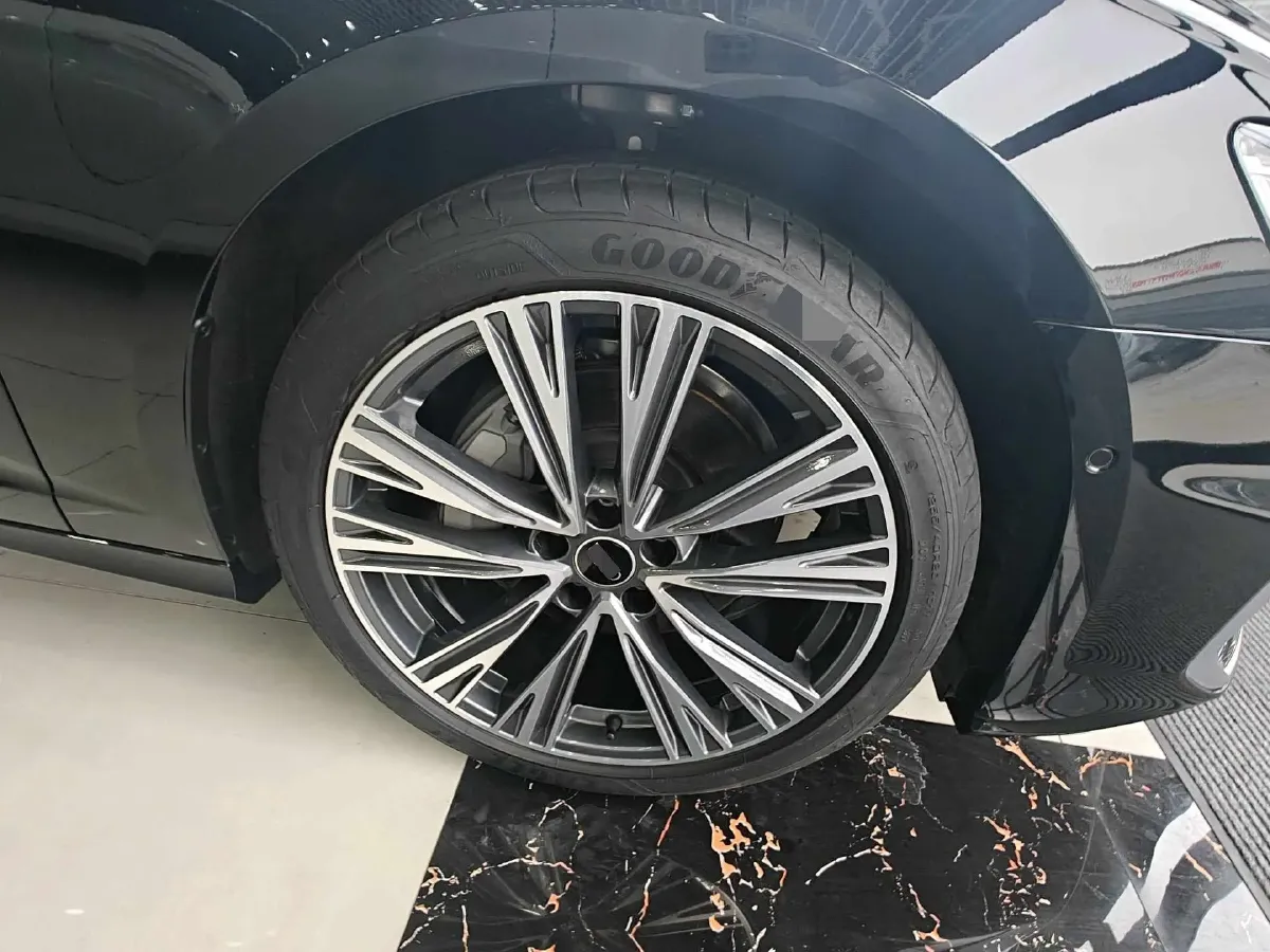 2025 Audi A6L 2.0T 245HP L4 7DCT,autocango,china used car exporter,china ev exporter,chinese used car exporter,chinese used ev exporter