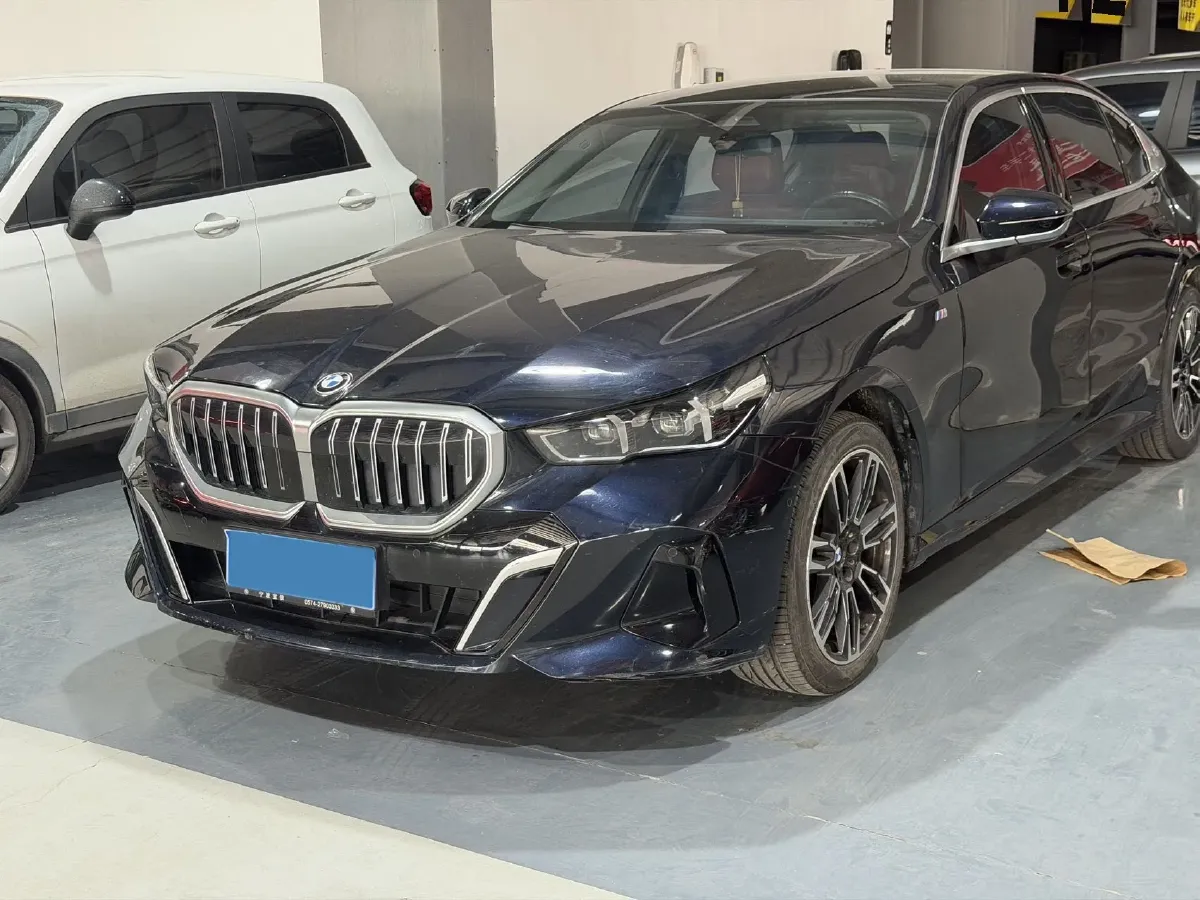 2024 BMW 5 Series 2.0T 190HP L4 8AT,autocango,china used car exporter,china ev exporter,chinese used car exporter,chinese used ev exporter