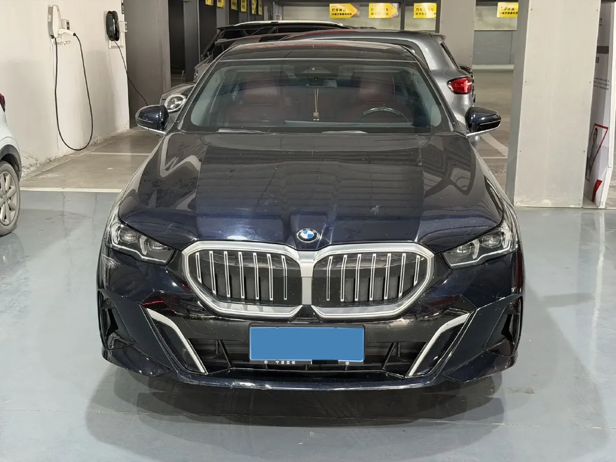 2024 BMW 5 Series 2.0T 190HP L4 8AT,autocango,china used car exporter,china ev exporter,chinese used car exporter,chinese used ev exporter