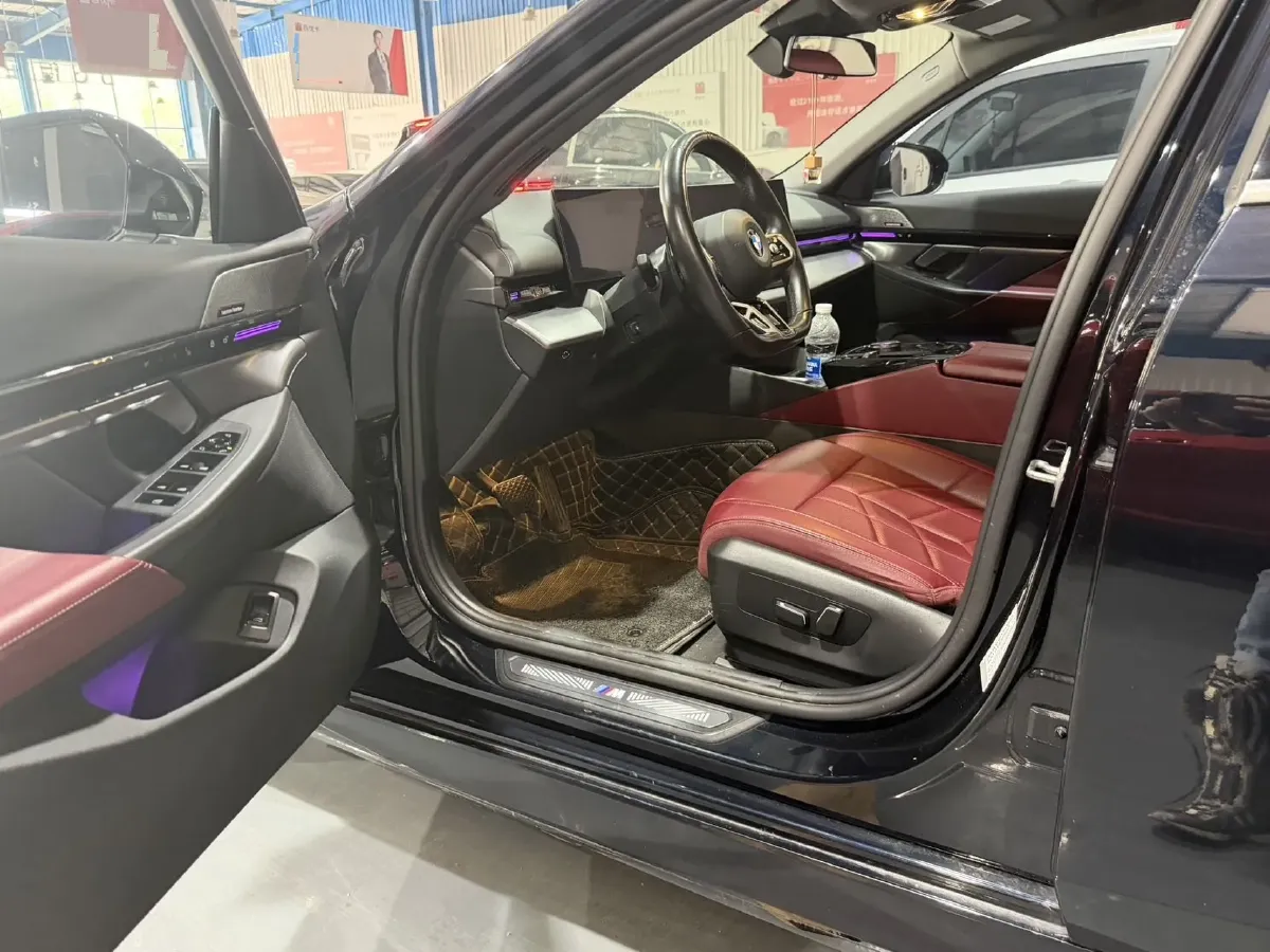 2024 BMW 5 Series 2.0T 190HP L4 8AT,autocango,china used car exporter,china ev exporter,chinese used car exporter,chinese used ev exporter