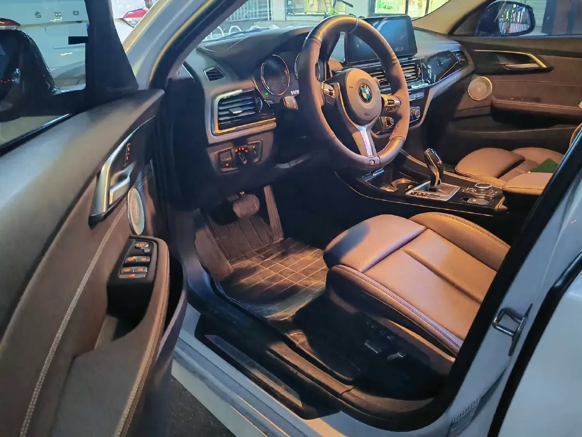 2022 BMW 1 Series 1.5T 140HP L3 7DCT,autocango,china used car exporter,china ev exporter,chinese used car exporter,chinese used ev exporter