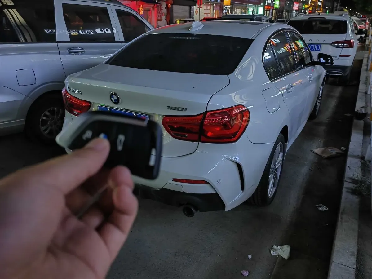 2022 BMW 1 Series 1.5T 140HP L3 7DCT,autocango,china used car exporter,china ev exporter,chinese used car exporter,chinese used ev exporter