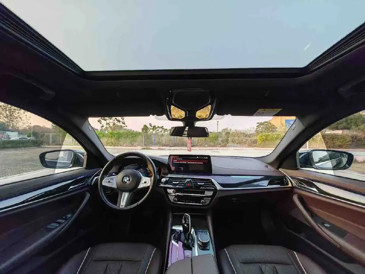 2022 BMW 5 Series 2.0T 184HP L4 8AT,autocango,china used car exporter,china ev exporter,chinese used car exporter,chinese used ev exporter