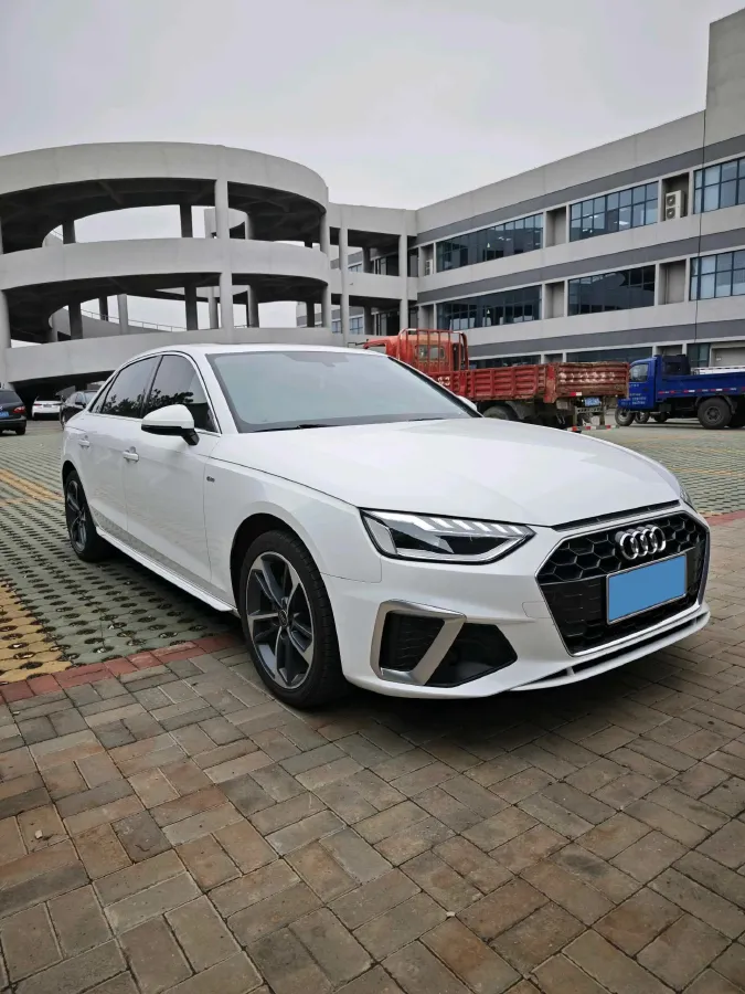 2023 Audi A4L 2.0T 190HP L4 7DCT,autocango,china used car exporter,china ev exporter,chinese used car exporter,chinese used ev exporter