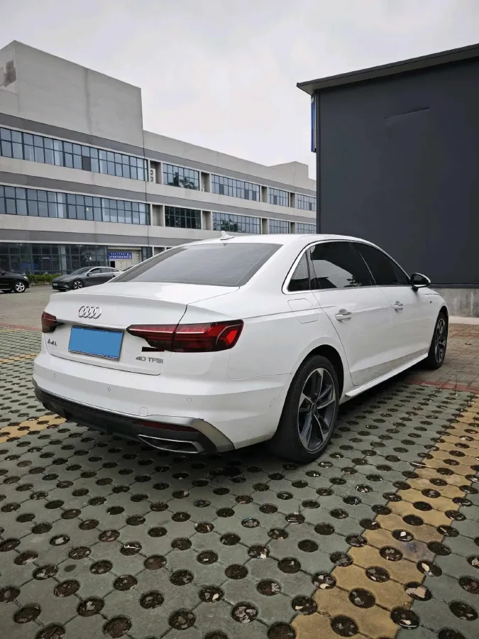 2023 Audi A4L 2.0T 190HP L4 7DCT,autocango,china used car exporter,china ev exporter,chinese used car exporter,chinese used ev exporter