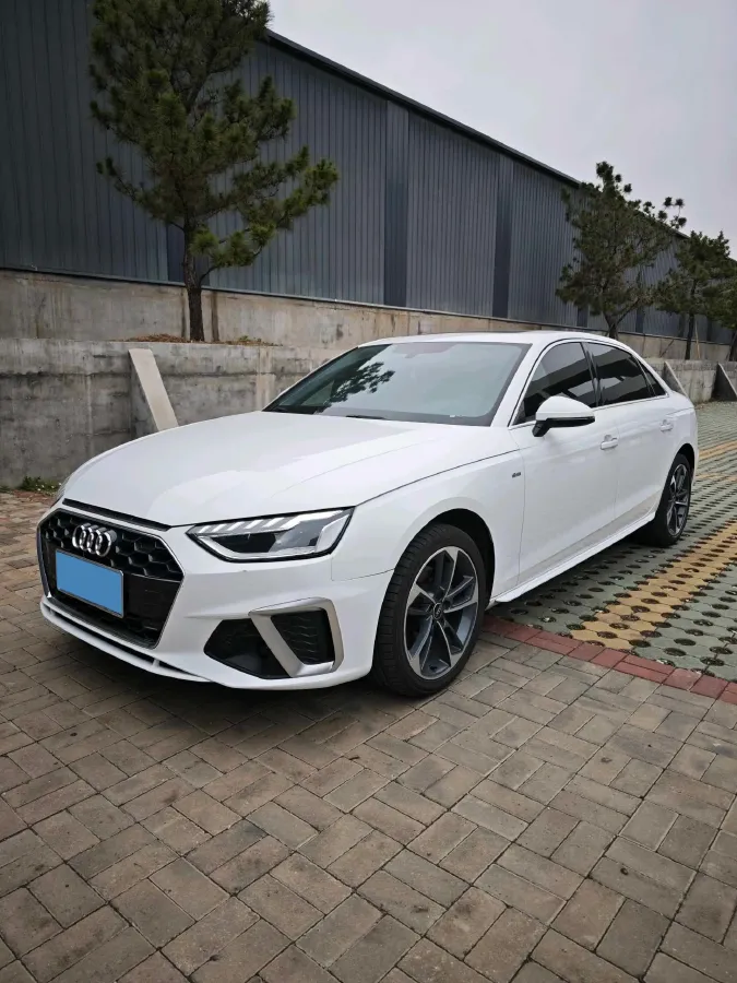 2023 Audi A4L 2.0T 190HP L4 7DCT,autocango,china used car exporter,china ev exporter,chinese used car exporter,chinese used ev exporter
