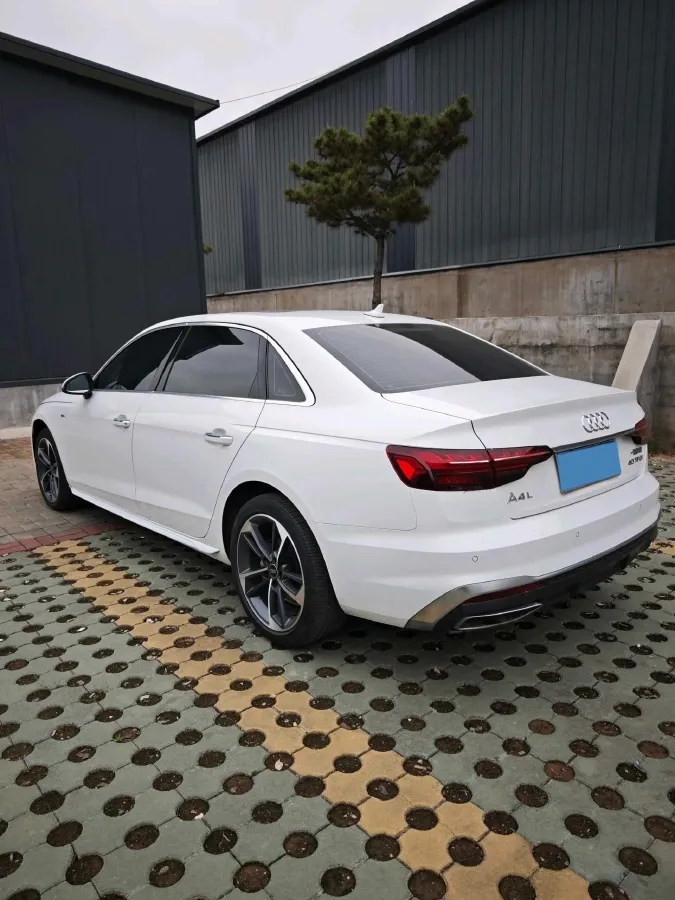 2023 Audi A4L 2.0T 190HP L4 7DCT,autocango,china used car exporter,china ev exporter,chinese used car exporter,chinese used ev exporter