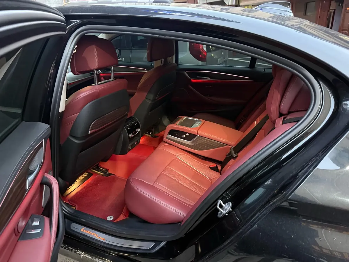 2022 BMW 5 Series 2.0T 252HP L4 8AT,autocango,china used car exporter,china ev exporter,chinese used car exporter,chinese used ev exporter