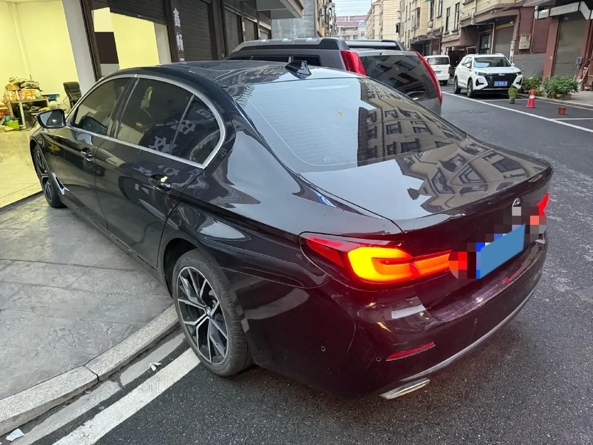 2022 BMW 5 Series 2.0T 252HP L4 8AT,autocango,china used car exporter,china ev exporter,chinese used car exporter,chinese used ev exporter