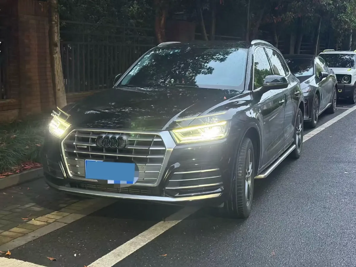 2020 Audi Q5L 2.0T 190HP L4 7DCT,autocango,china used car exporter,china ev exporter,chinese used car exporter,chinese used ev exporter
