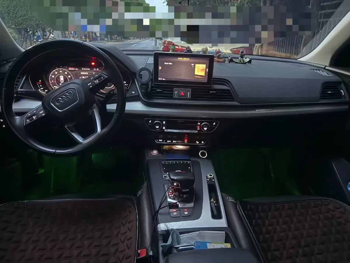 2020 Audi Q5L 2.0T 190HP L4 7DCT,autocango,china used car exporter,china ev exporter,chinese used car exporter,chinese used ev exporter