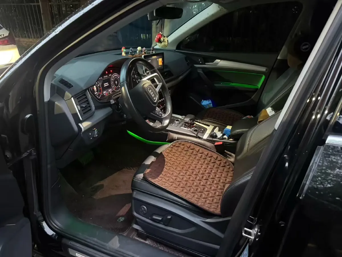 2020 Audi Q5L 2.0T 190HP L4 7DCT,autocango,china used car exporter,china ev exporter,chinese used car exporter,chinese used ev exporter