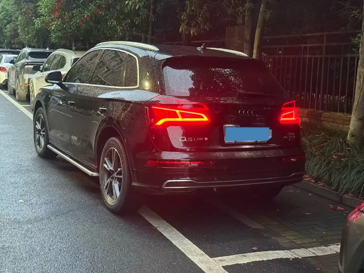 2020 Audi Q5L 2.0T 190HP L4 7DCT,autocango,china used car exporter,china ev exporter,chinese used car exporter,chinese used ev exporter