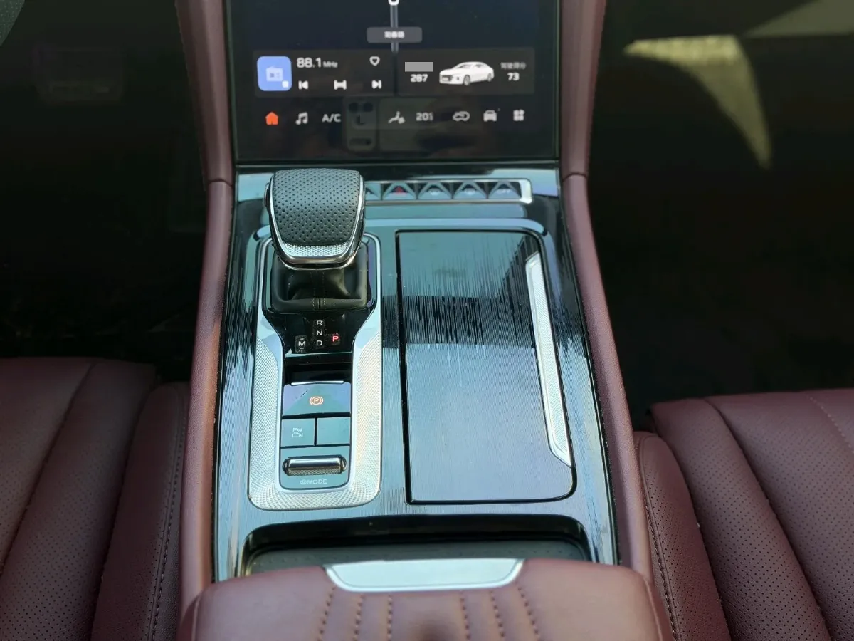 2025 HongQi H5 1.5T 169HP L4 1DHT Hybrid,autocango,china used car exporter,china ev exporter,chinese used car exporter,chinese used ev exporter