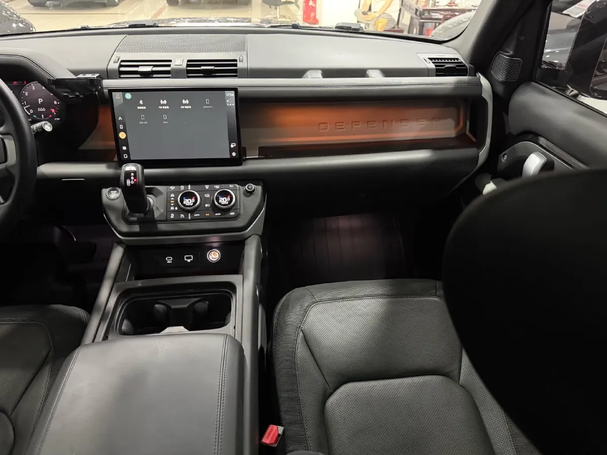 2023 Land Rover Defender 3.0T 400HP L6 8AT,autocango,china used car exporter,china ev exporter,chinese used car exporter,chinese used ev exporter