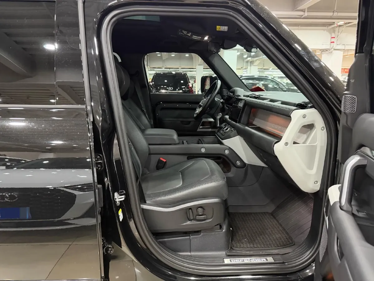 2023 Land Rover Defender 3.0T 400HP L6 8AT,autocango,china used car exporter,china ev exporter,chinese used car exporter,chinese used ev exporter