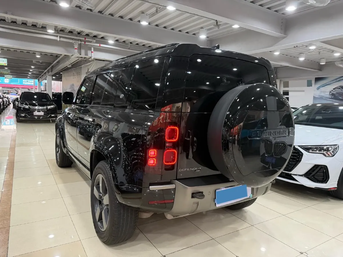 2023 Land Rover Defender 3.0T 400HP L6 8AT,autocango,china used car exporter,china ev exporter,chinese used car exporter,chinese used ev exporter